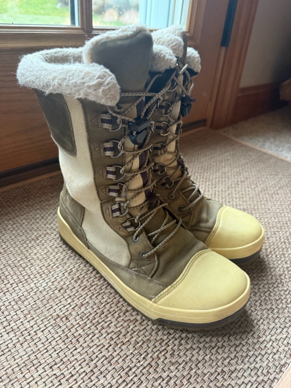 Keen Women's Winter Moon Boot Lace-Up Fur-Trim in Olive and Cream